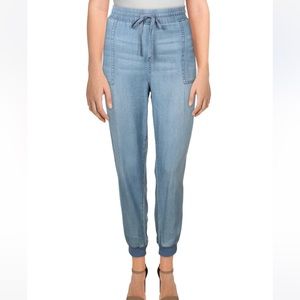 Seven Jeans size XL light wash jeggings with front and rear pockets.